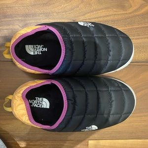 Northface slippers